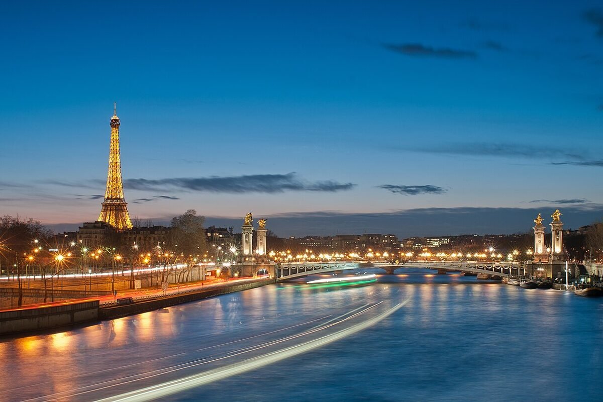 Pont Alexandre III and the Eiffel Tower at blue hour, Paris