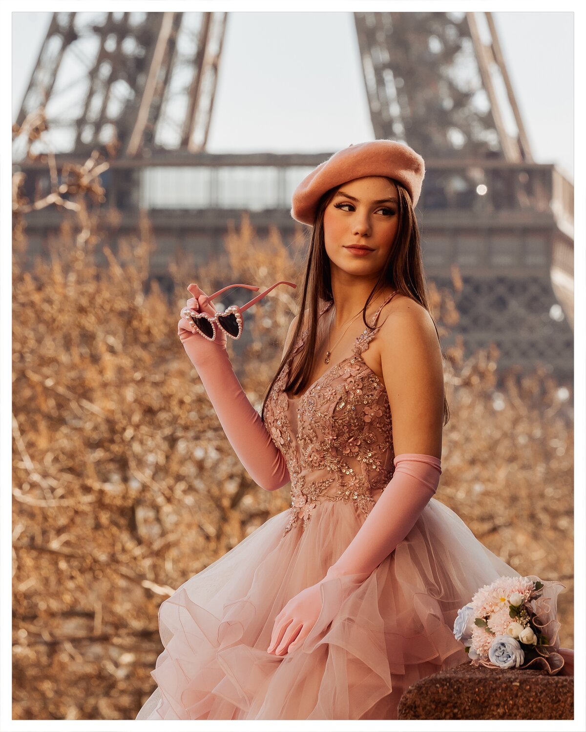 Фотосессия в классическом принцессном платье у Эйфелевой башни, Париж — Glam In Paris