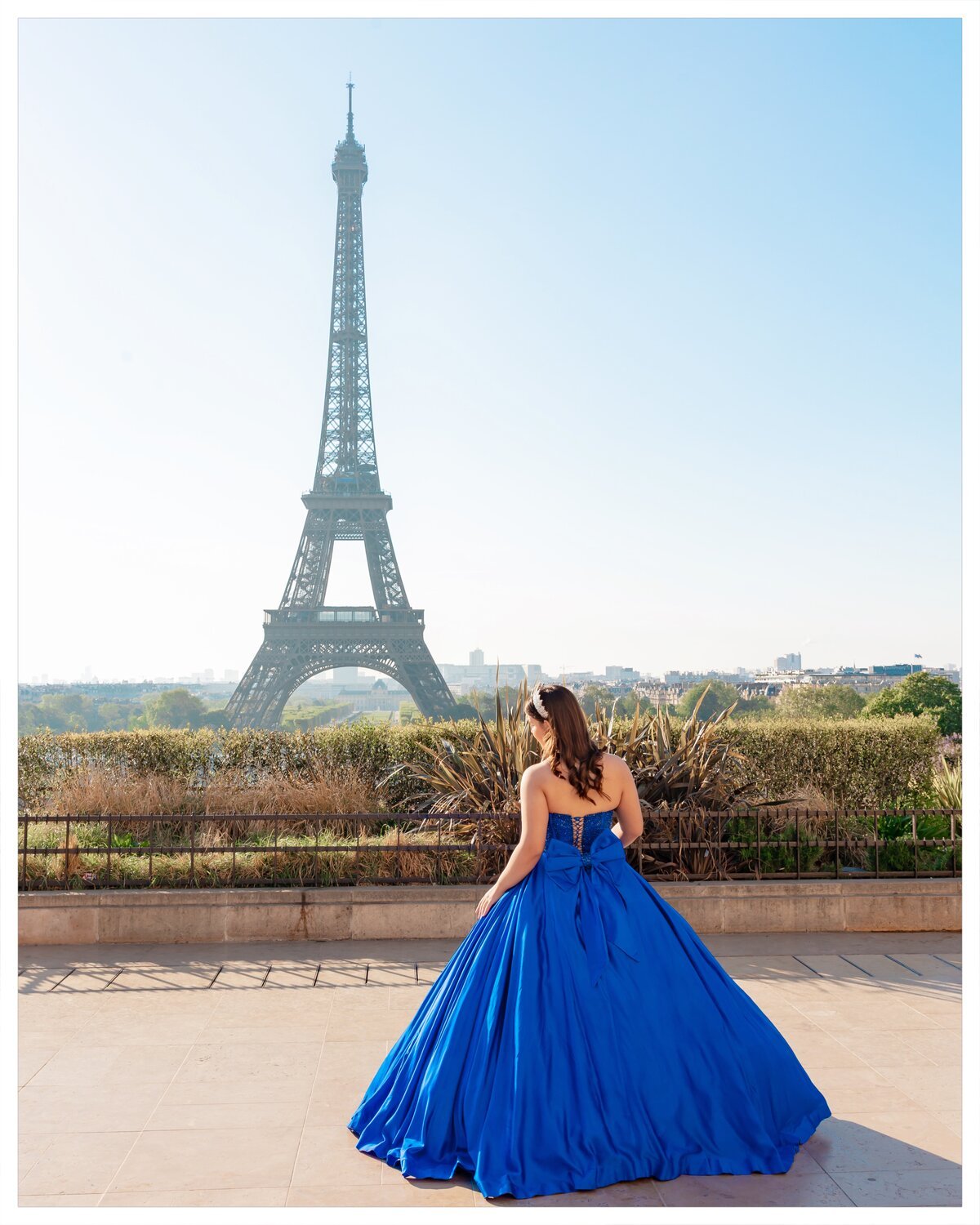 A quinceañera holding a giant number-15 balloon by the Eiffel Tower, Paris — Glam In Paris